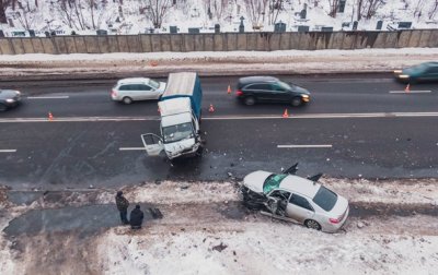 В Киеве произошло лобовое столкновение авто: трое пострадавших - «Украина»