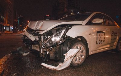 В Киеве случилась авария с участием такси - «Украина»