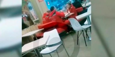 В Одинцово врачи "скорой" поели в KFC вместо помощи мужчине без сознания