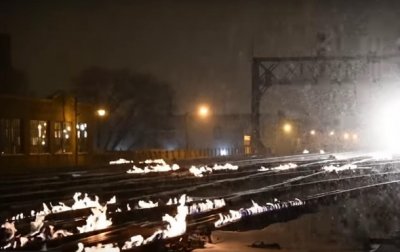 В США из-за сильных морозов поджигают рельсы - (видео)