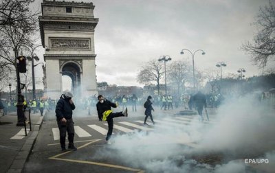 Во Франции возобновились протесты: 30 задержанных - (видео)