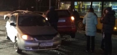Водители двух автомобилей подрались после ДТП на одной из улиц Киева - «Новороссия»