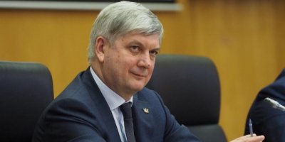 Воронежский губернатор премировал себя и подчиненных за хороший прием вице-премьера