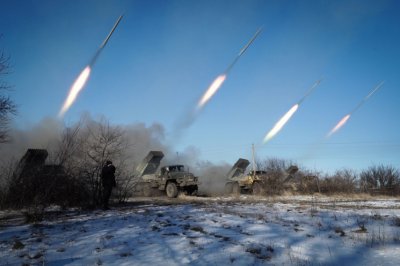ВСУ разместили у линии соприкосновения в ЛНР артиллерию и гусеничную технику - «Новороссия»