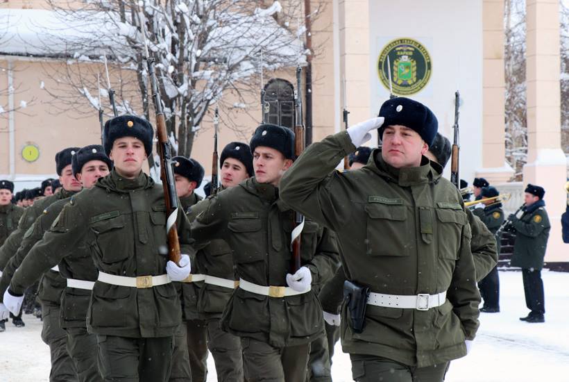 20 военнослужащих