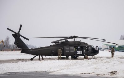 CША перебросили боевые вертолеты в Латвию - (видео)