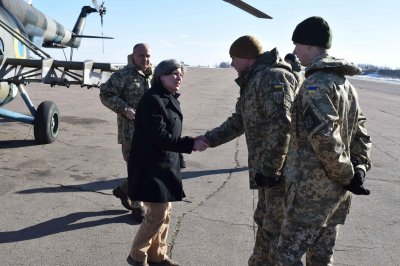 Командующий ВСУ в Донбассе «доказал» американской делегации присутствие российских войск - «Новороссия»