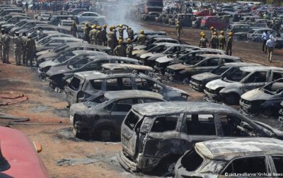 На авиашоу в Индии сгорели почти 300 авто - (видео)