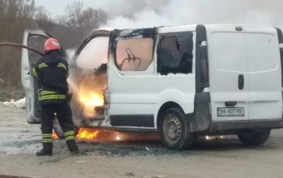 На Украине во время движения загорелся микроавтобус - «Новороссия»