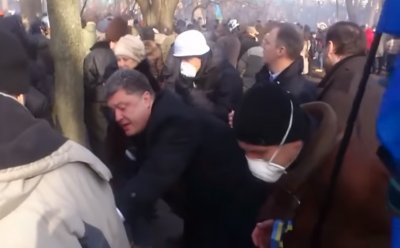 Обнародовано видео «геройского» поведения Порошенко на Майдане-2014 - «Новороссия»