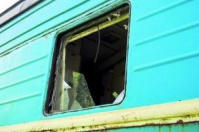 Пассажиры украинского поезда были вынуждены ехать в холодном вагоне из-за разбитых окон - «Новороссия»