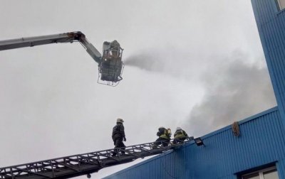 Площадь пожара на складах в Киеве увеличилась - «Украина»