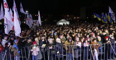 Под Киевом во время выступления Тимошенко неизвестные забросали дымовыми шашками толпу - «Новороссия»