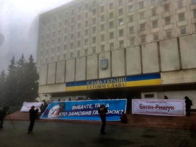Порошенко пришлось заходить в ЦИК Украины через черный вход из-за протестующих - «Новороссия»