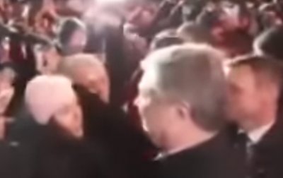 У Порошенко отреагировали на инцидент с шапкой в Запорожье - (видео)