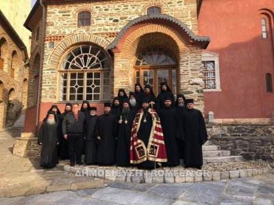 Украинские раскольники совершили богослужение в одном из монастырей Афона - «Новороссия»