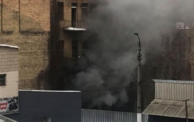 В центре Киева горит дом - (видео)