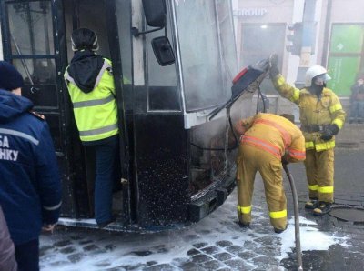 В Черновцах загорелся городской троллейбус с пассажирами в салоне - «Новороссия»