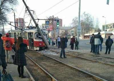 В Харькове два трамвая столкнулись на остановке — видео - «Новороссия»