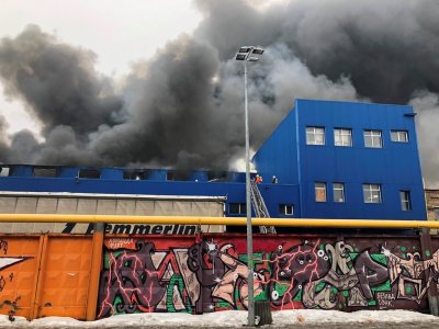 В Киеве горит склад стройматериалов – площадь возгорания превысила 5 тысяч квадратных метров - «Новороссия»