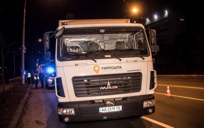 В Киеве грузовик Укрпочты столкнулся с полицейским авто - «Украина»
