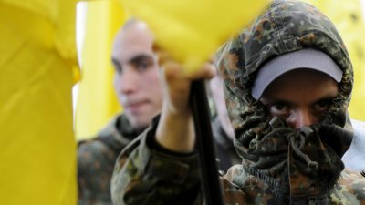 В Киеве люди в военной форме привязали юношу к столбу и избивали с криками «Слава Украине!» - «Новороссия»