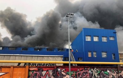 В Киеве масштабный пожар на складах - (видео)