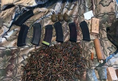 В Киеве парень хранил дома арсенал вооружения, которое ему «передали на хранение друзья из «ООС» - «Новороссия»