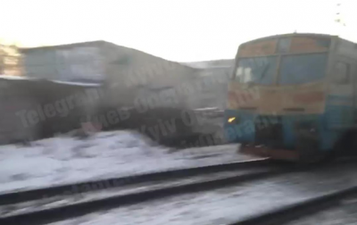 В Киеве поезд тащил сбитого мужчину по рельсам несколько метров - «Украина»