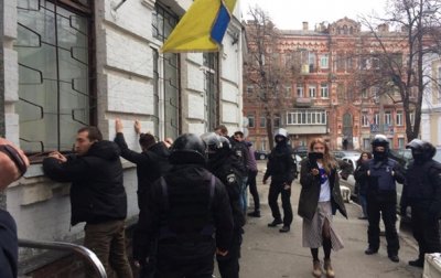 В Киеве штурмовали отделение полиции - «Украина»