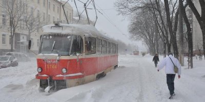 В Магнитогорске школьницу высадили из трамвая на мороз из-за рваной купюры