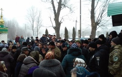 В полиции рассказали подробности потасовки возле храма на Тернопольщине - (видео)