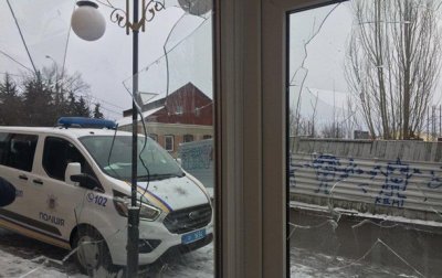 В Виннице неизвестные разбили окна в офисе партии Порошенко - «Новороссия»