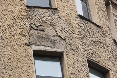 Во Львове пешеходу упала на голову штукатурка с фасада здания - «Новороссия»