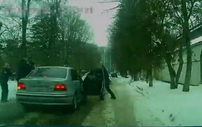 Во Львове пьяный водитель совершил два ДТП, убегая от полиции - (видео)