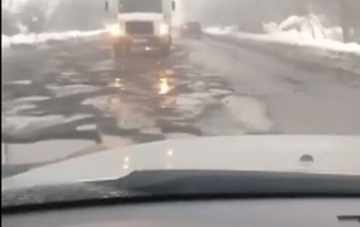 Ужас для водителя. В Сети появилось видео дороги на Закарпатье - (видео)