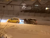 В Канаде придумали экстремальный способ выталкивать застрявшие в снегу машины (ВИДЕО) - «Автоновости»