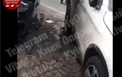 В Киеве в автомобиль бросили гранату - «Украина»