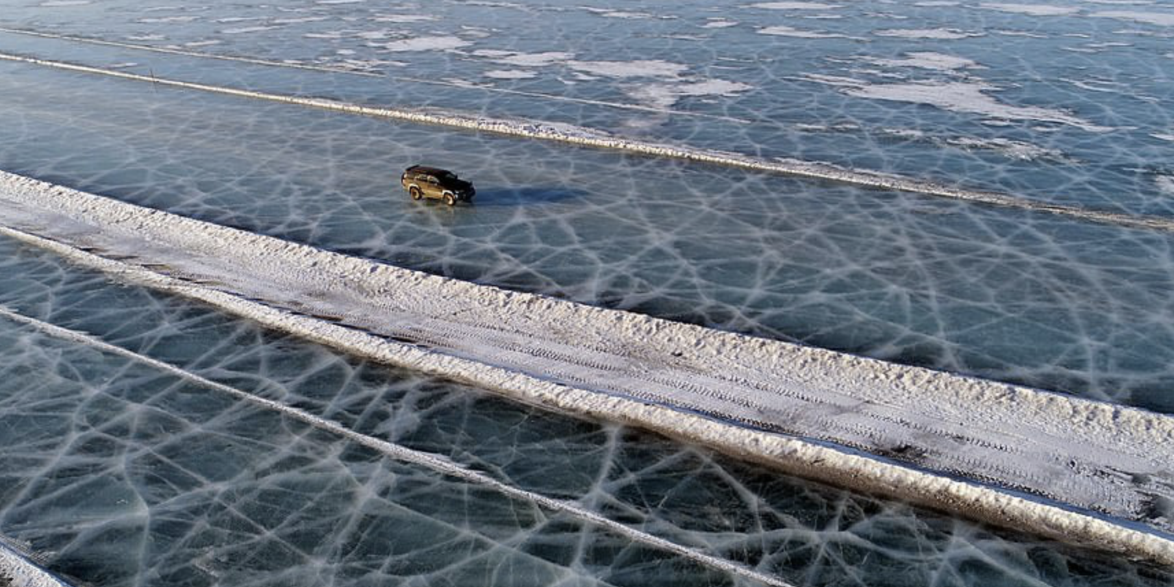 Переправа по льду. Замерзший Енисей в Красноярске. Енисей не замерзает. Армирование льда на ледовых переправах.