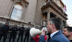 Стенка на стенку - «Политика»