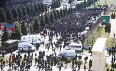 Бунт в Ингушетии: Митингующие разогнали силовиков - «Общество»
