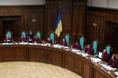 Глава Конституционного суда Украины заявил об отказе приводить к присяге президента в случае фальсификации выборов - «Новороссия»