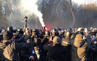 Нацисты устроили акцию против Порошенко на его митинге в Виннице - «Новороссия»