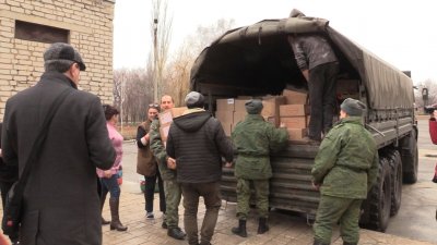 Народная милиция доставила гуманитарную помощь в прифронтовой поселок Золотое-5 - «Новороссия»