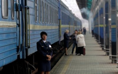 Под Кабмином железнодорожники требуют повышения зарплат - «Украина»