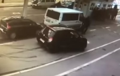 Появилось видео, как украинские пограничники пропустили авто с героином - (видео)