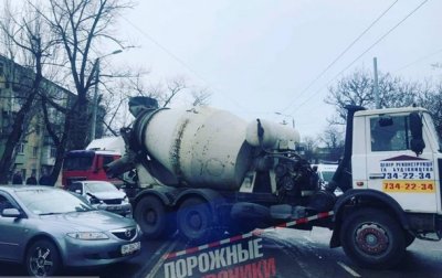 Появилось видео момента ДТП с бетономешалкой в Одессе - (видео)