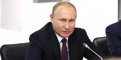 Путин подписал закон о блокировке фейковых новостей