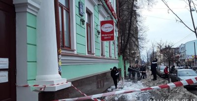 В Харькове двое прохожих пострадали от падения ледяной глыбы с крыши дома - «Новороссия»