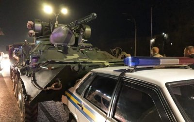 В Киеве БТР влетел в машину военной инспекции - (видео)